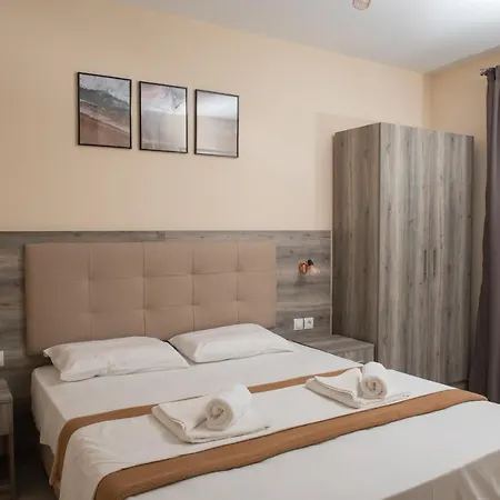 Ino Luxury מלון דירות 3*