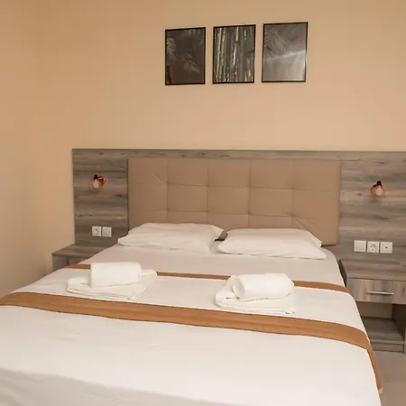 Ino Luxury מלון דירות Paralía