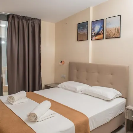 מלון דירות Ino Luxury Paralía
