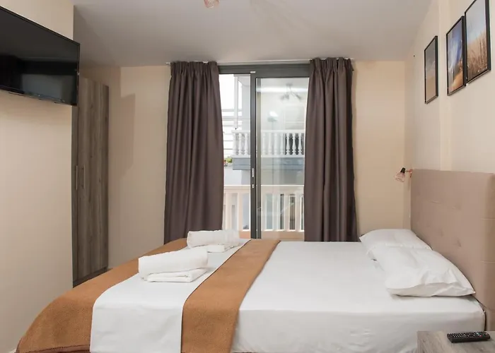 Ino Luxury Hotel de apartamente Paralía